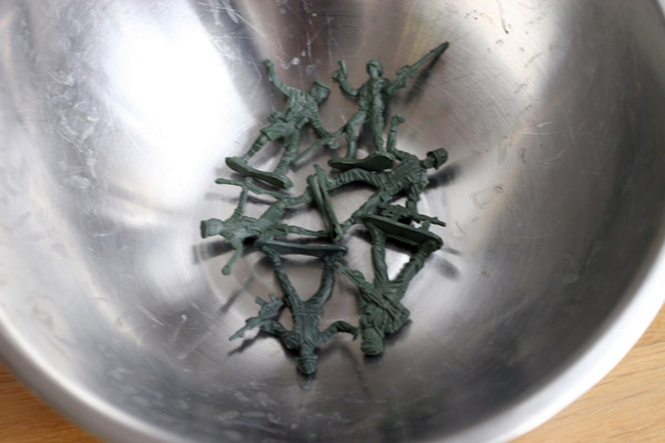 How to make a Plastic Army Men Fruit Bowl